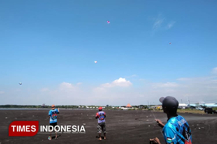 Kenalkan Sport Tourism, Kota Probolinggo Gelar Lomba Layang-Layang Sambitan