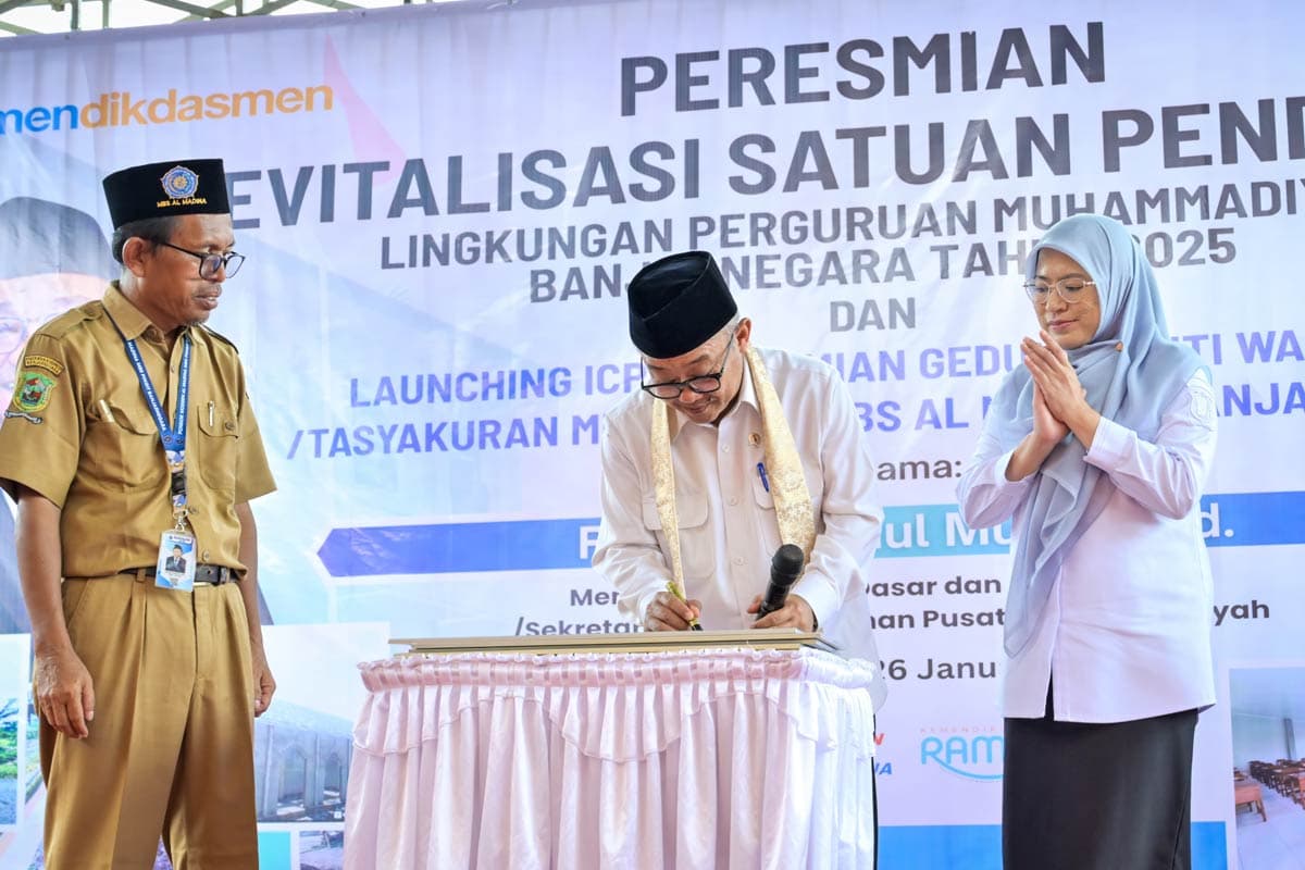 Resmikan 28 Sekolah di Banjarnegara, Mendikdasmen Dorong Peningkatan Mutu Pendidikan