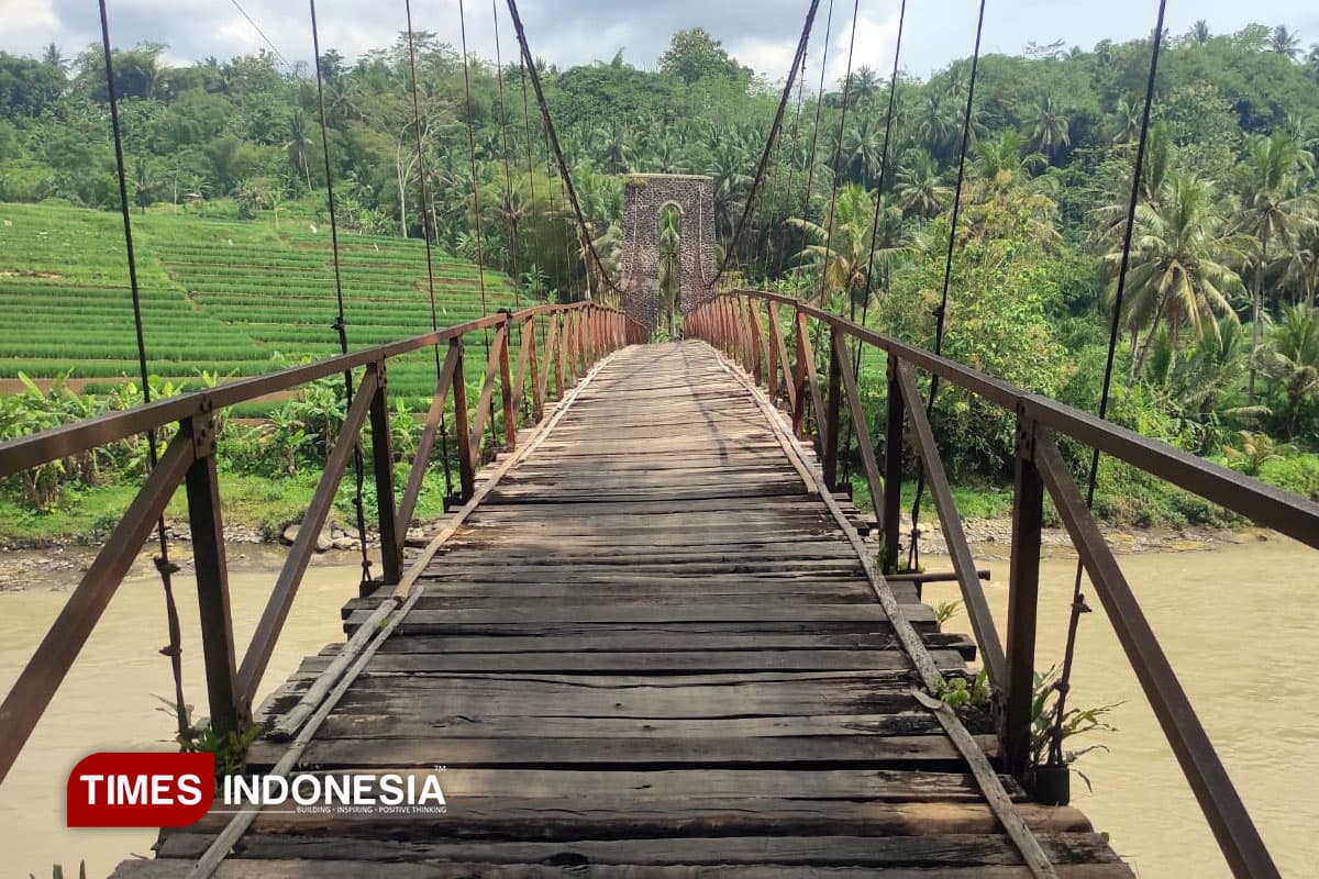 Ini Penyebab Jembatan Gantung Penghubung Desa Purwanegara dan Kincang Banjarnegara Ditutup