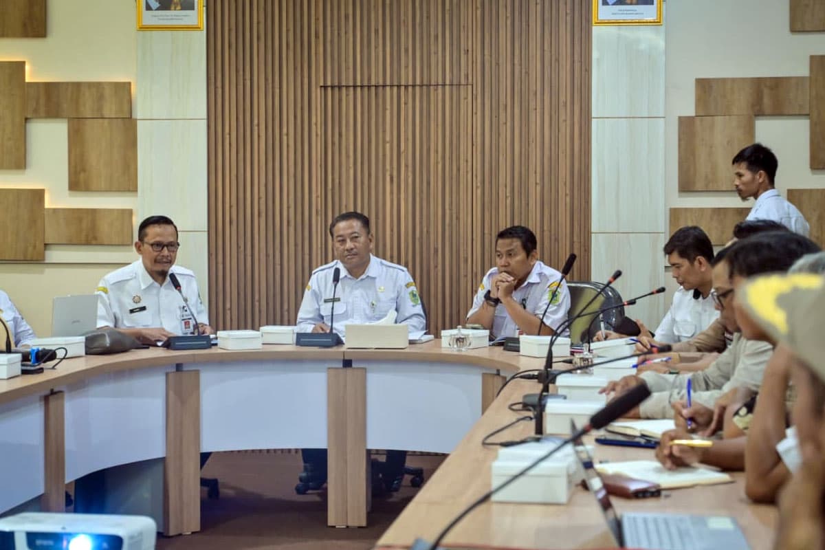 Audiensi dengan Pemkab Banjarnegara, Tim Geologi Unsoed Identifikasi Pemicu Kerusakan Alam di Desa Karekan